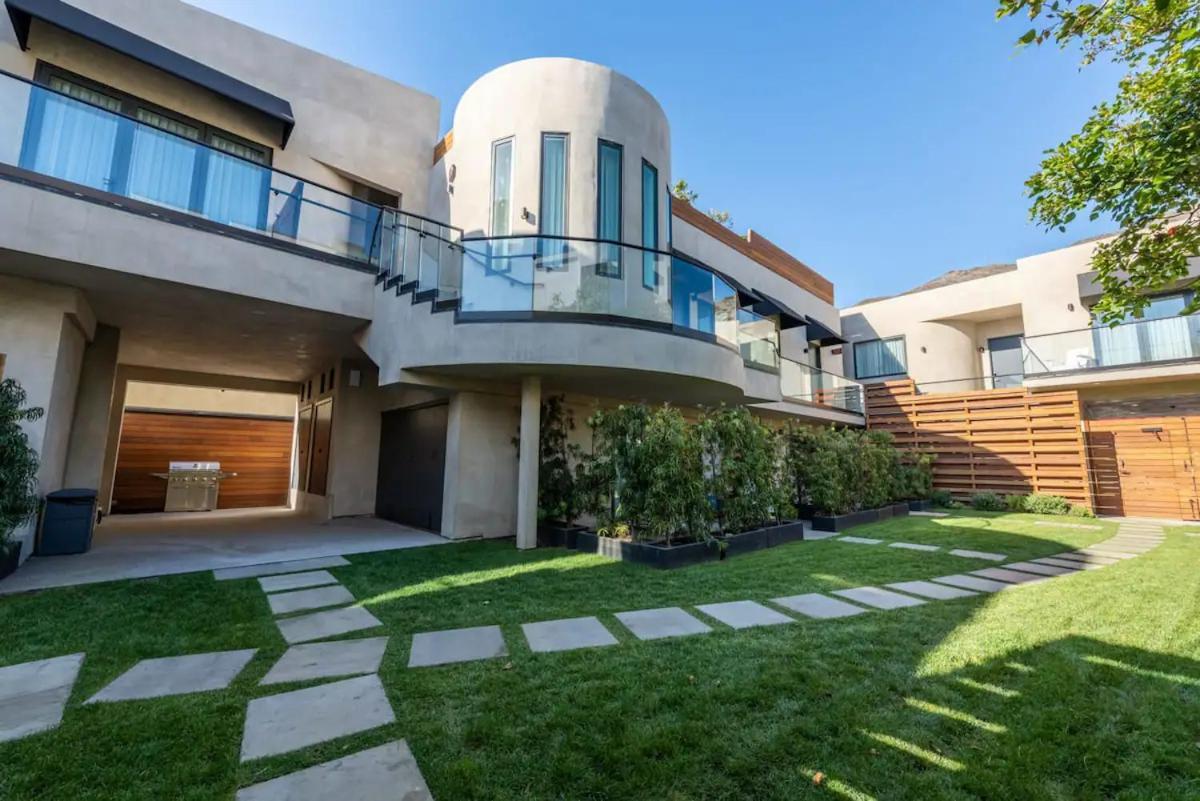 Malibu Sand Carbon Beach Suites Exterior photo