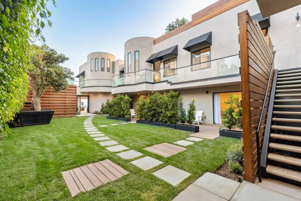 Malibu Sand Carbon Beach Suites Exterior photo