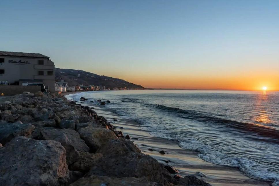 Malibu Sand Carbon Beach Suites Exterior photo