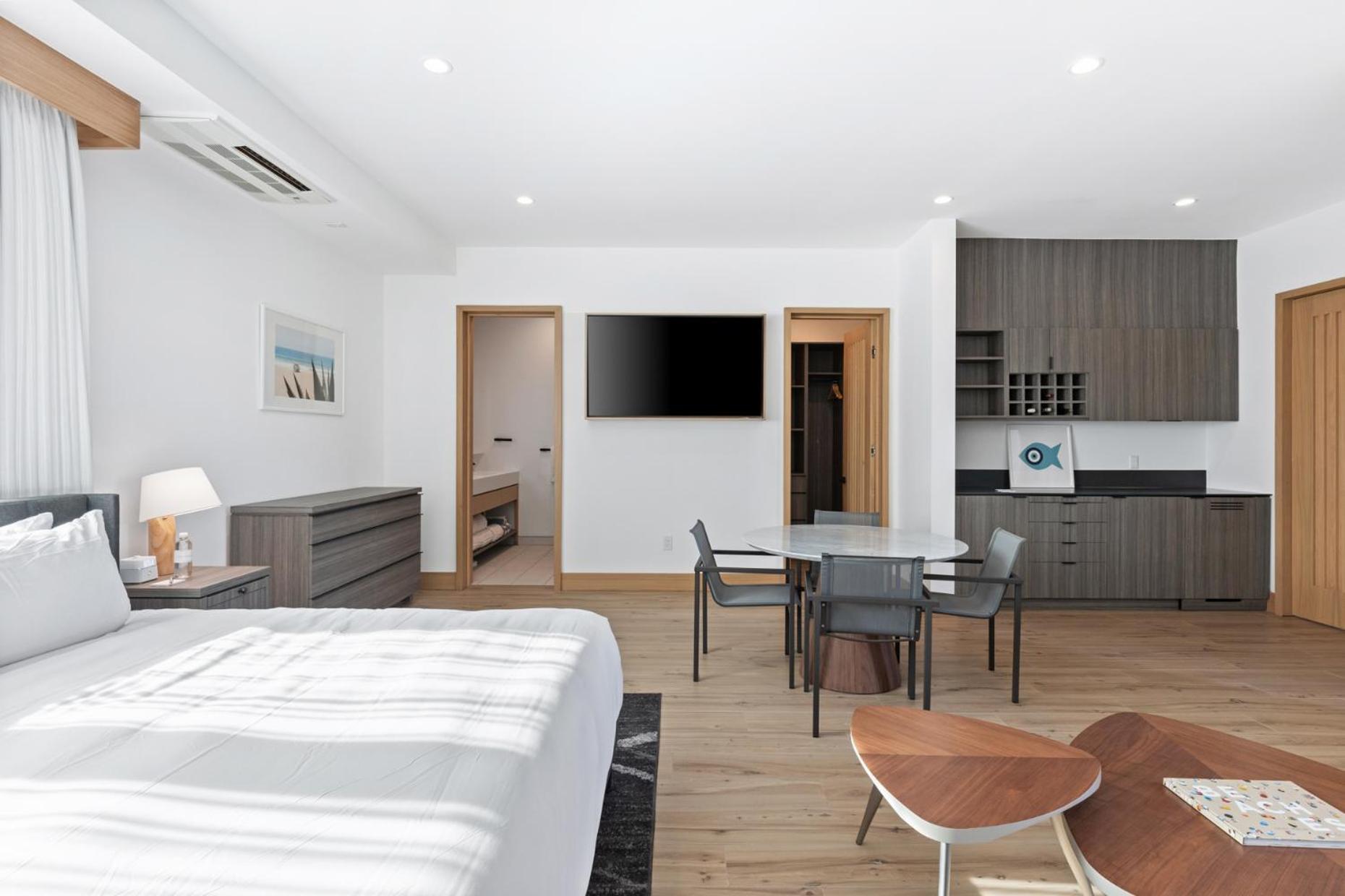 Malibu Sand Carbon Beach Suites Exterior photo