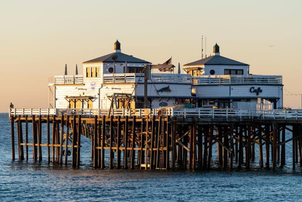 Malibu Sand Carbon Beach Suites Exterior photo
